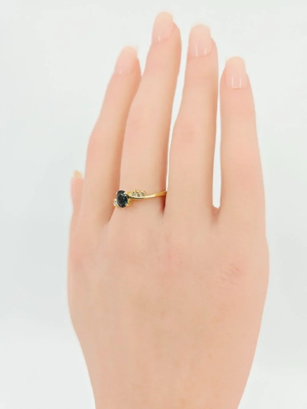 Beautiful 14K Solid Yellow Gold Designer Oval Sapphire & Diamond Ring - Size 9.5